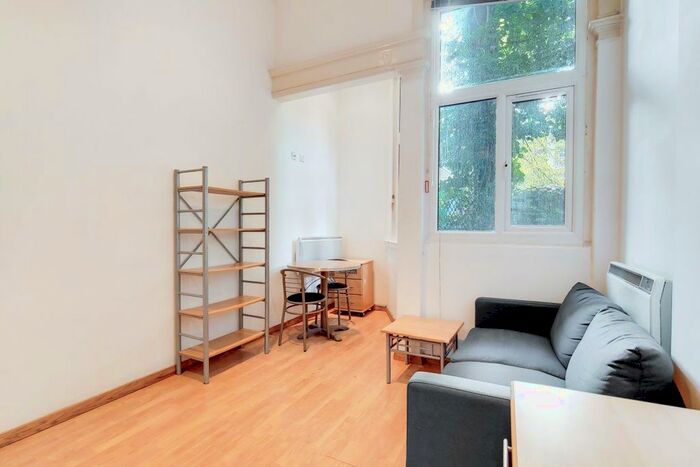 Studio To Rent In Linden Gardens, London, W2