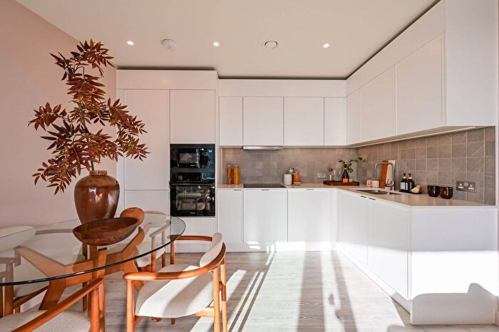 2 Bedroom Flat To Rent In Montfichet Road, Stratford, London, E20