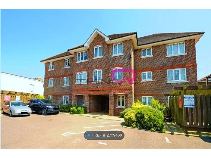 2 Bedroom Flat To Rent In Fieldview Court, Slough, SL1