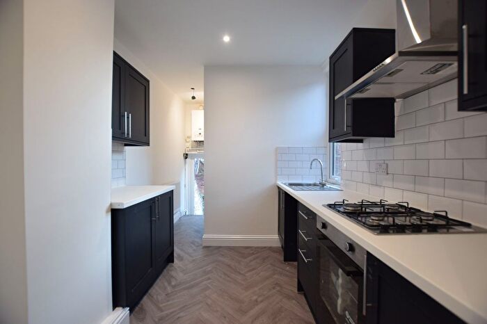 3 Bedroom Flat To Rent In Avenue Road, Gateshead, NE8