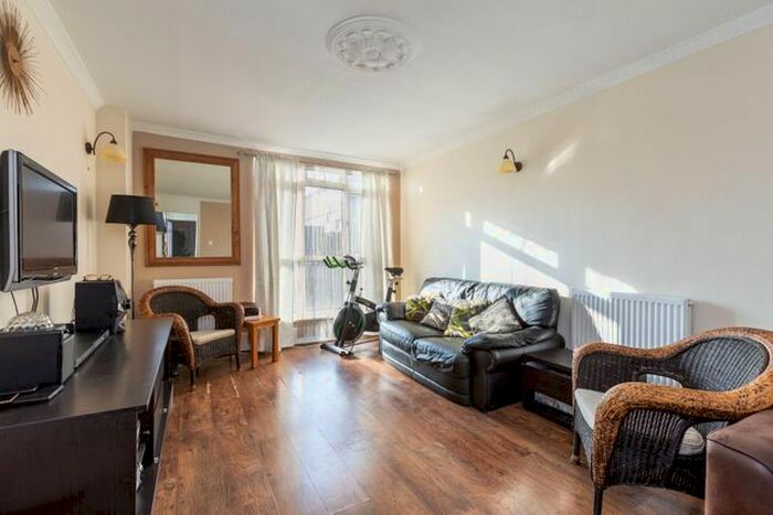 3 Bedroom End Of Terrace House To Rent In Alnwick Road, Prince Regents, E16