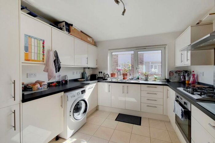 2 Bedroom Flat To Rent In Heywood Court, Stanmore, HA7