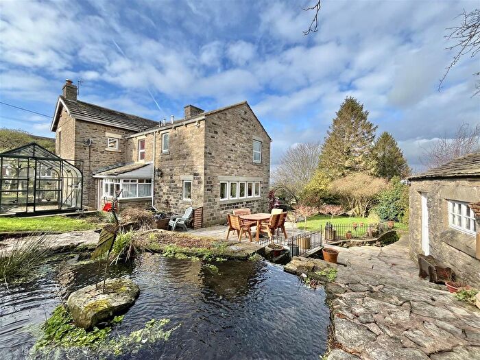 4 Bedroom Detached House For Sale In Chapel Brow, Charlesworth, Glossop, SK13