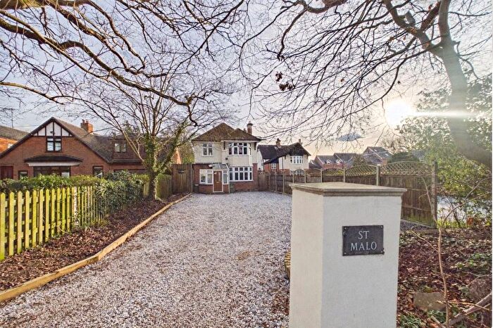 3 Bedroom Detached House For Sale In London Road, Bracknell, Berkshire, RG12