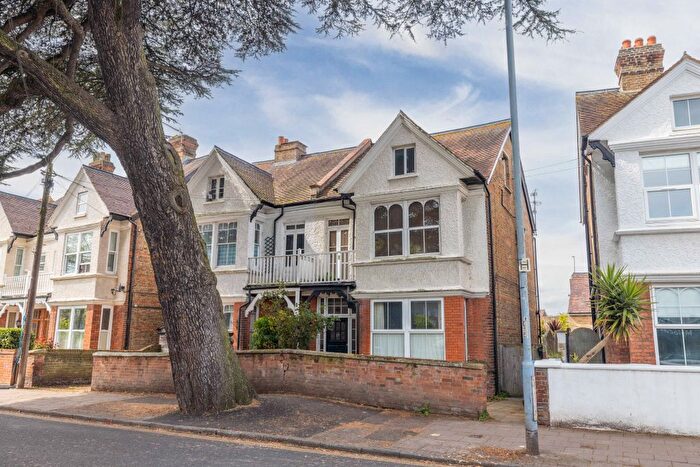 1 Bedroom Flat To Rent In St Leonards Road, Windsor, SL4