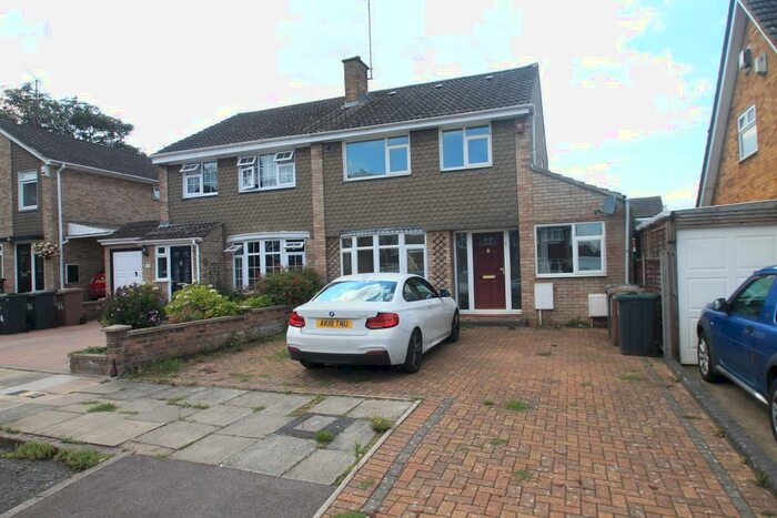 3 Bedroom House To Rent In Holgate Drive, Luton, LU4