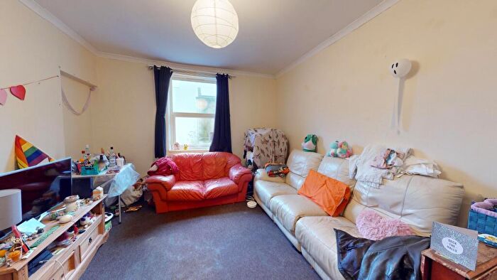 2 Bedroom Flat To Rent In Kings Road, BN1