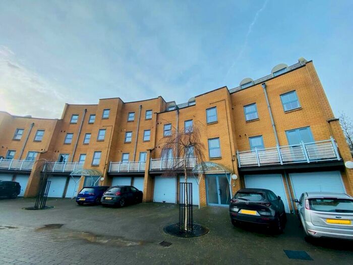 2 Bedroom Flat To Rent In Maunsell Road, Weston Village, Weston-super-Mare, BS24
