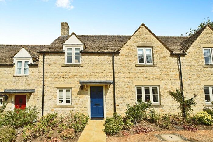 2 Bedroom Retirement Property For Sale In East Allcourt, Lechlade, GL7