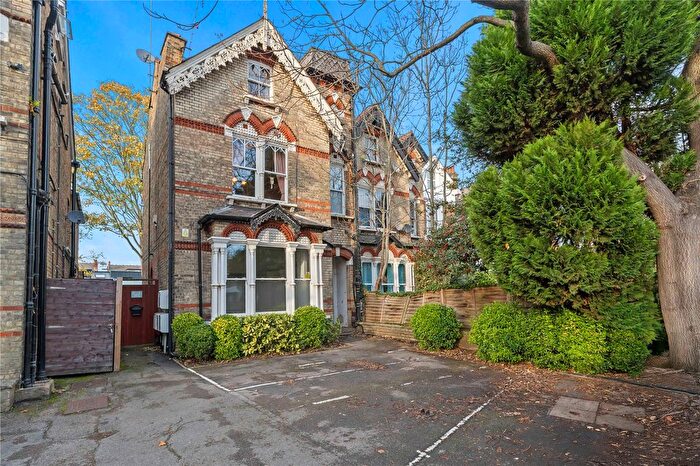 1 Bedroom Flat To Rent In Kingston Hill, Kingston Upon Thames, KT2