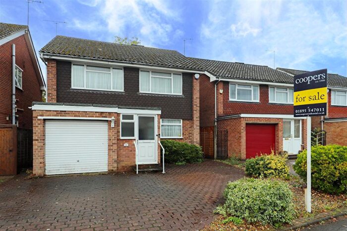 4 Bedroom Detached House For Sale In Boniface Road, Ickenham, UB10