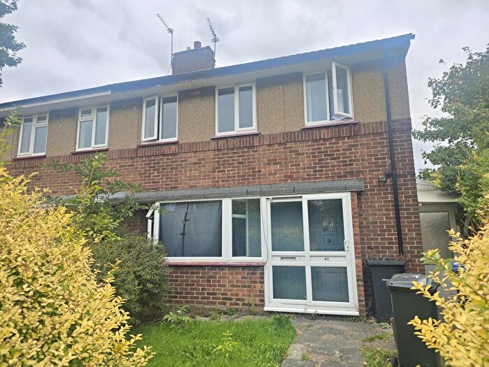 3 Bedroom House To Rent In Dartford Avenue, Edmonton, N9