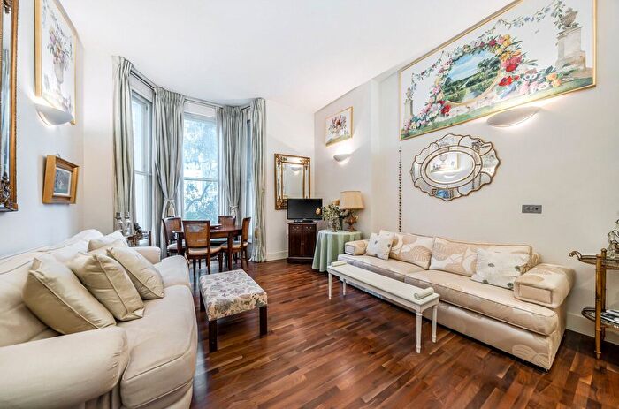 2 Bedroom Flat For Sale In Earls Court Road, Kensington, London, W8