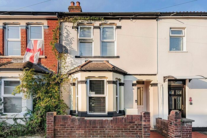 3 Bedroom Terraced House For Sale In George Street, Bletchley, Milton Keynes, MK2