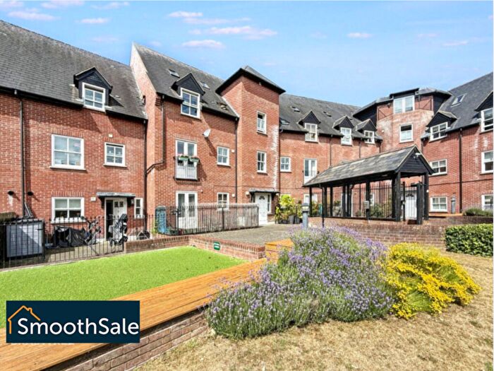 2 Bedroom Flat For Sale In Haslers Place, Great Dunmow, CM6
