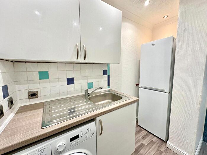 2 Bedroom Flat To Rent In Alexandra Parade, Dennistoun, Glasgow, G31