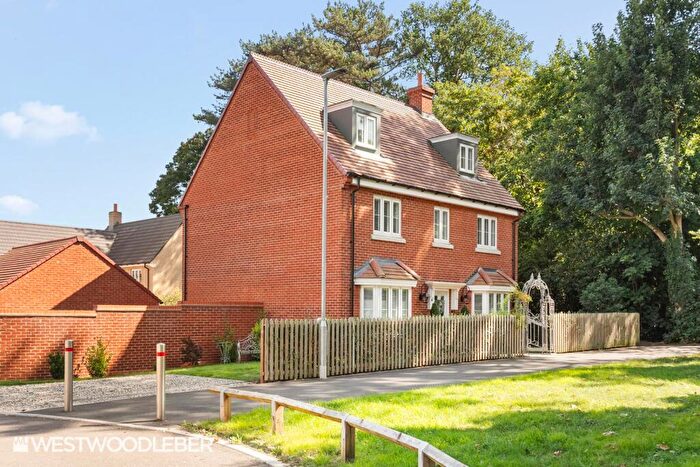 5 Bedroom Detached House For Sale In Elmer Close, Hoddeson, EN11