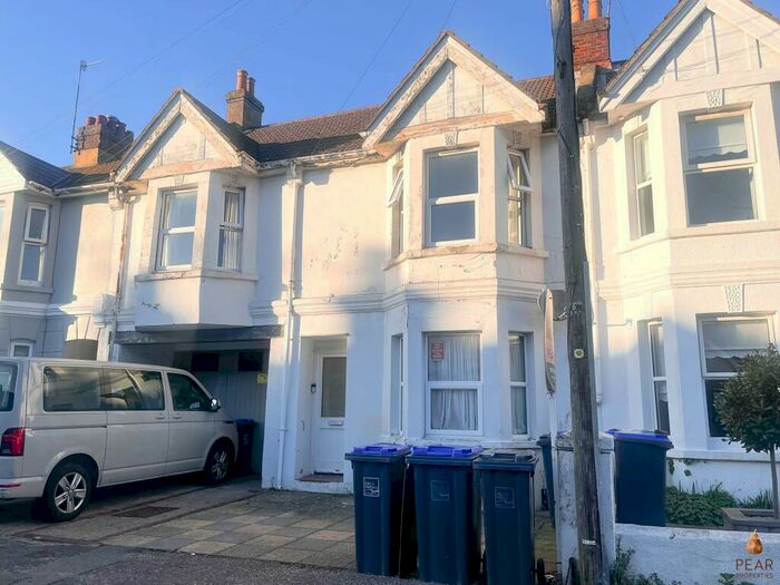 3 Bedroom Apartment To Rent In Becket Road, Worthing, BN14