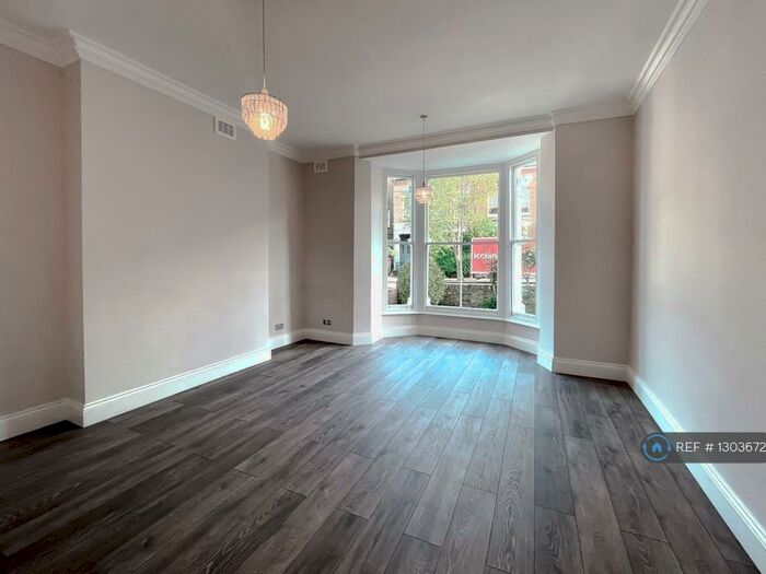 3 Bedroom Flat To Rent In Gloucester Drive, London, N4