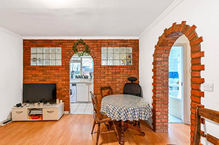 2 Bedroom Flat To Rent In Harecourt Road, Islington, London, N1