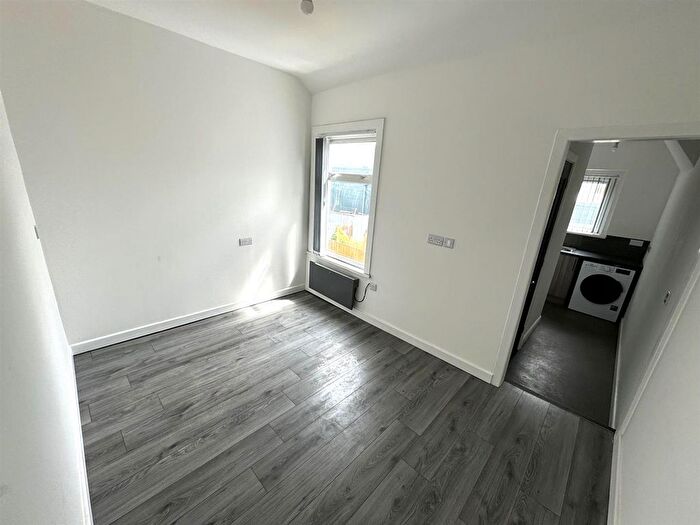 Studio To Rent In Foleshill Road, Coventry, CV6
