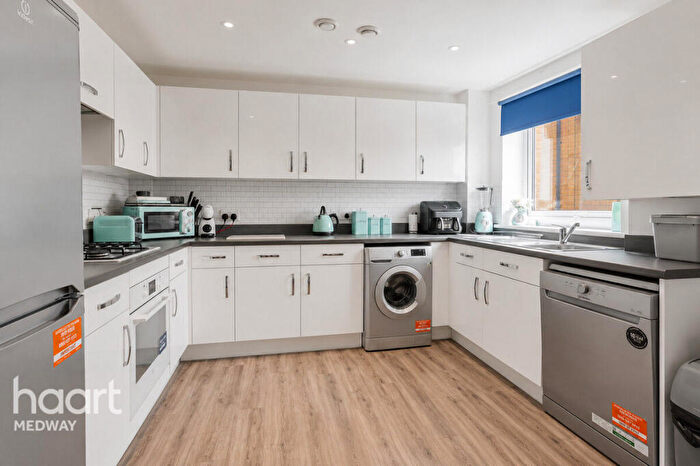 2 Bedroom Flat For Sale In Starboard Crescent, Chatham, ME4