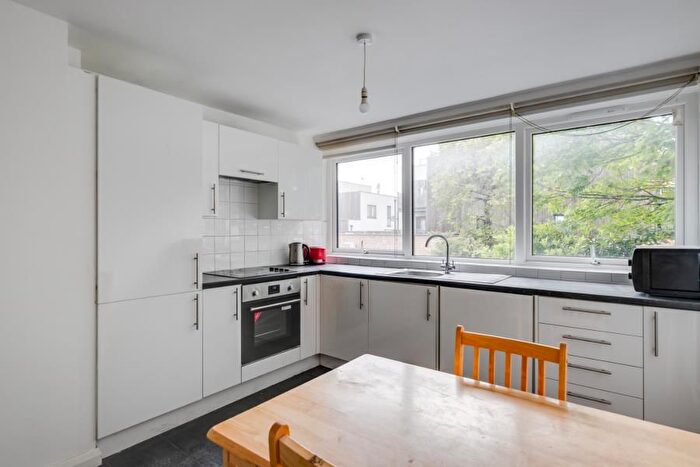 4 Bedroom Flat To Rent In Camden Road, Camden, London, NW1