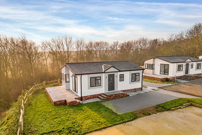 2 Bedroom Park Home For Sale In Stamford Park, Bourne, PE10