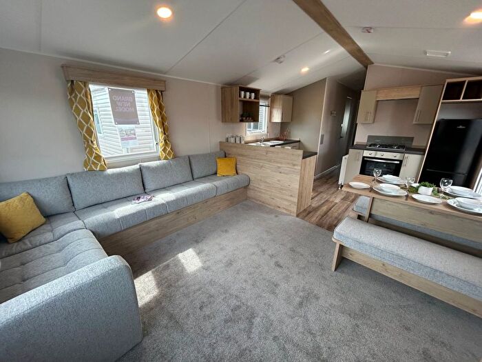 2 Bedroom Mobile/park Home For Sale In Hythe Road, Dymchurch, Romney Marsh, TN29