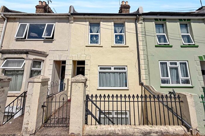 3 Bedroom Terraced House For Sale In Milburn Road, Gillingham, ME7