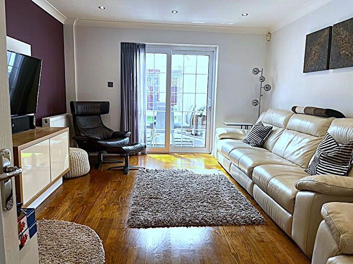 2 Bedroom Town House To Rent In Burlington Close, Pinner, Burlington Close, HA5