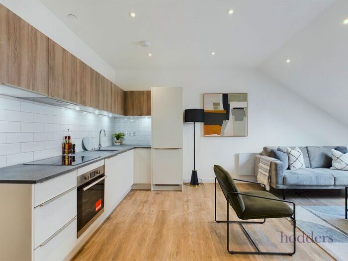 1 Bedroom Flat To Rent In London Road, Staines-Upon-Thames, Surrey, TW18