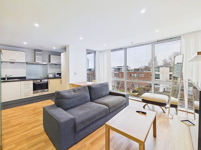 2 Bedroom Flat To Rent In Hamburg House, Cross Street, PO1