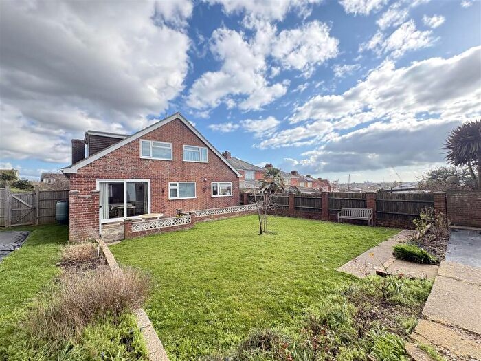 5 Bedroom Detached House For Sale In Hill Road, Portchester, PO16