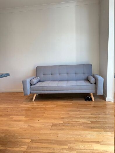 2 Bedroom Flat To Rent In Fulham Palace Road, Fulham, London, W6