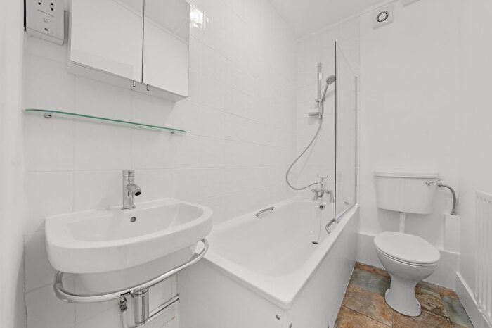 1 Bedroom Flat To Rent In Pollard House, Northdown Street, N1