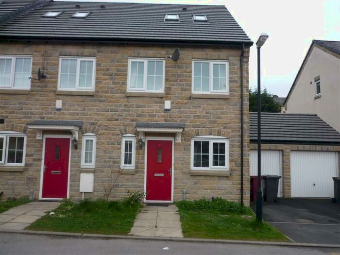 3 Bedroom Semi-Detached House To Rent In Ainsworth Close Darwen, BB3
