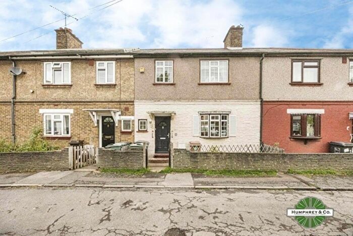 3 Bedroom House For Sale In The Close, Chingford, E4