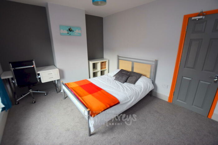 4 Bedroom Terraced House To Rent In Northcote Street, Northampton, NN2