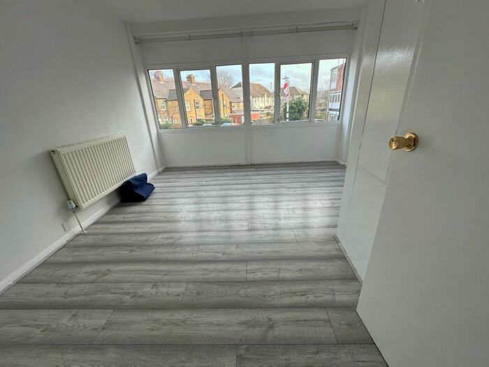 4 Bedroom Town House To Rent In Russet Close, Hillingdon, Uxbridge, UB10