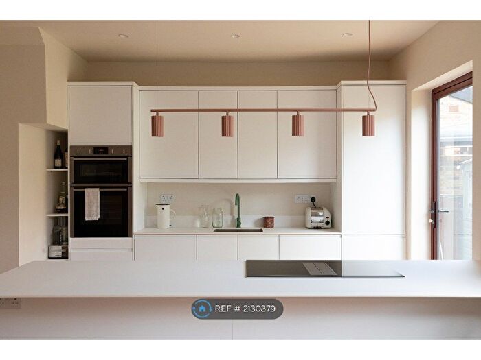 3 Bedroom Semi-Detached House To Rent In Forest Hill Road, London, SE22