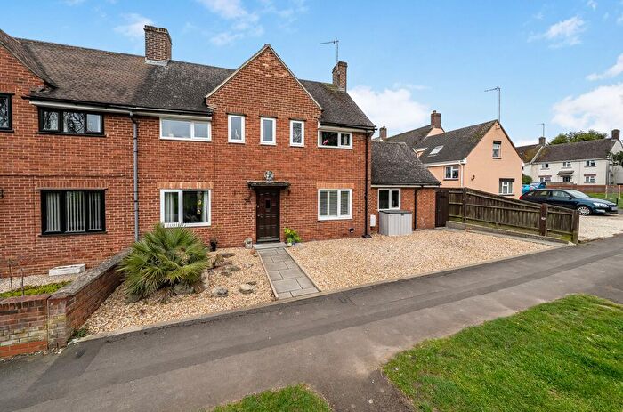 3 Bedroom Semi Detached House For Sale In Marlborough Gardens, Faringdon, Oxfordshire, SN7