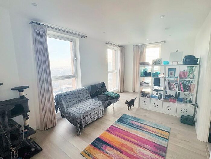 1 Bedroom Flat For Sale In Falconbrook Gardens, Silvertown Way, London, E16