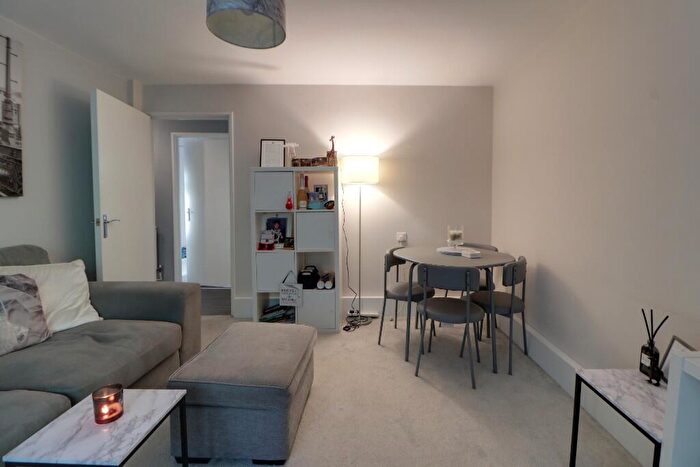 1 Bedroom Apartment For Sale In Baron Court, Stevenage, Hertfordshire, SG1