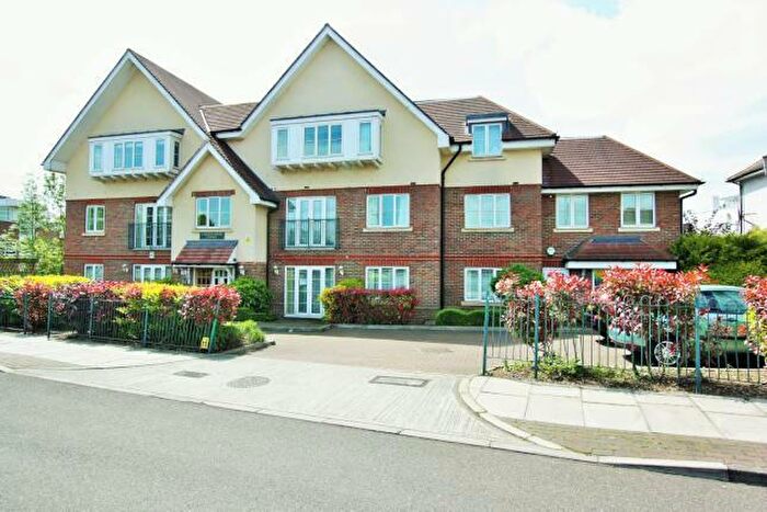 2 Bedroom Apartment To Rent In Christopher Court, Great North Way, Hendon, NW4