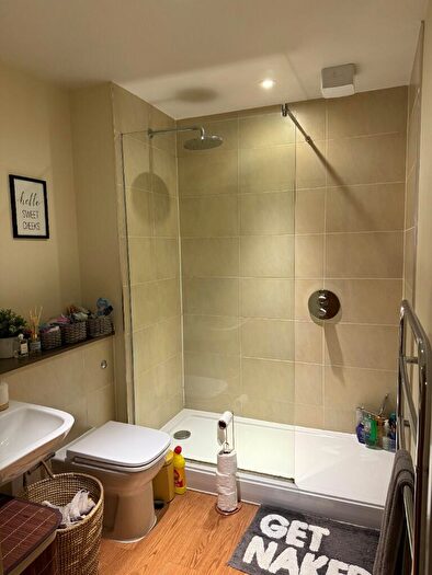 1 Bedroom Flat To Rent In Victoria House, Headingley Park, Victoria Road, Leeds, West Yorkshire, LS6