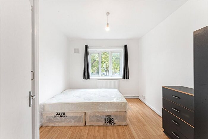 3 Bedroom Flat To Rent In Queensbridge Road, Haggerston, London, E2