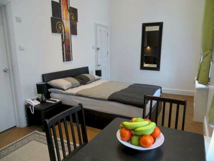 Flat To Rent In Fulham Palace Road, Hammersmith, London W6