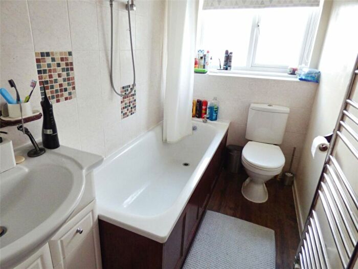 2 Bedroom Semi-Detached House For Sale In Medlar Close, Hedge End, Southampton, SO30