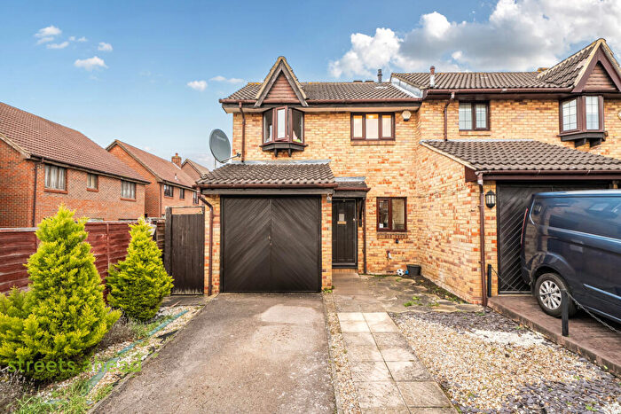 2 Bedroom End Of Terrace House For Sale In Basil Gardens, Shirley Oaks, Croydon, CR0